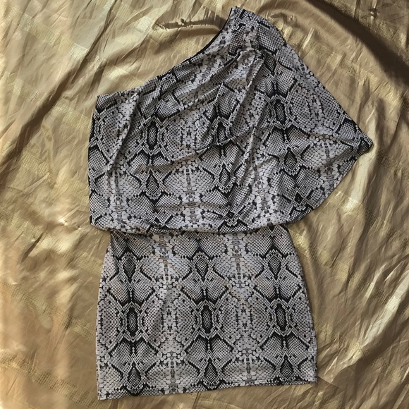 WORN ONCE! Jessica Simpson Snake Print Dress - Picture 1 of 6